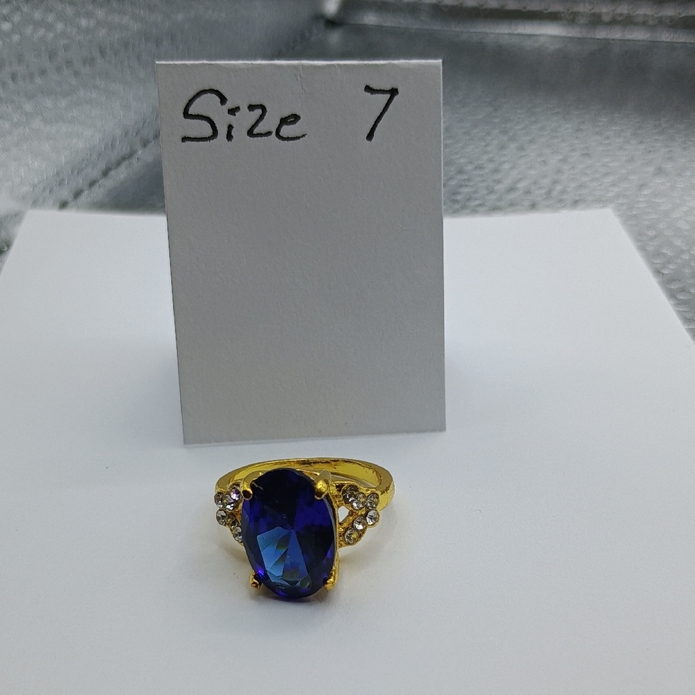 Elegant Gold and Blue Gemstone Ring